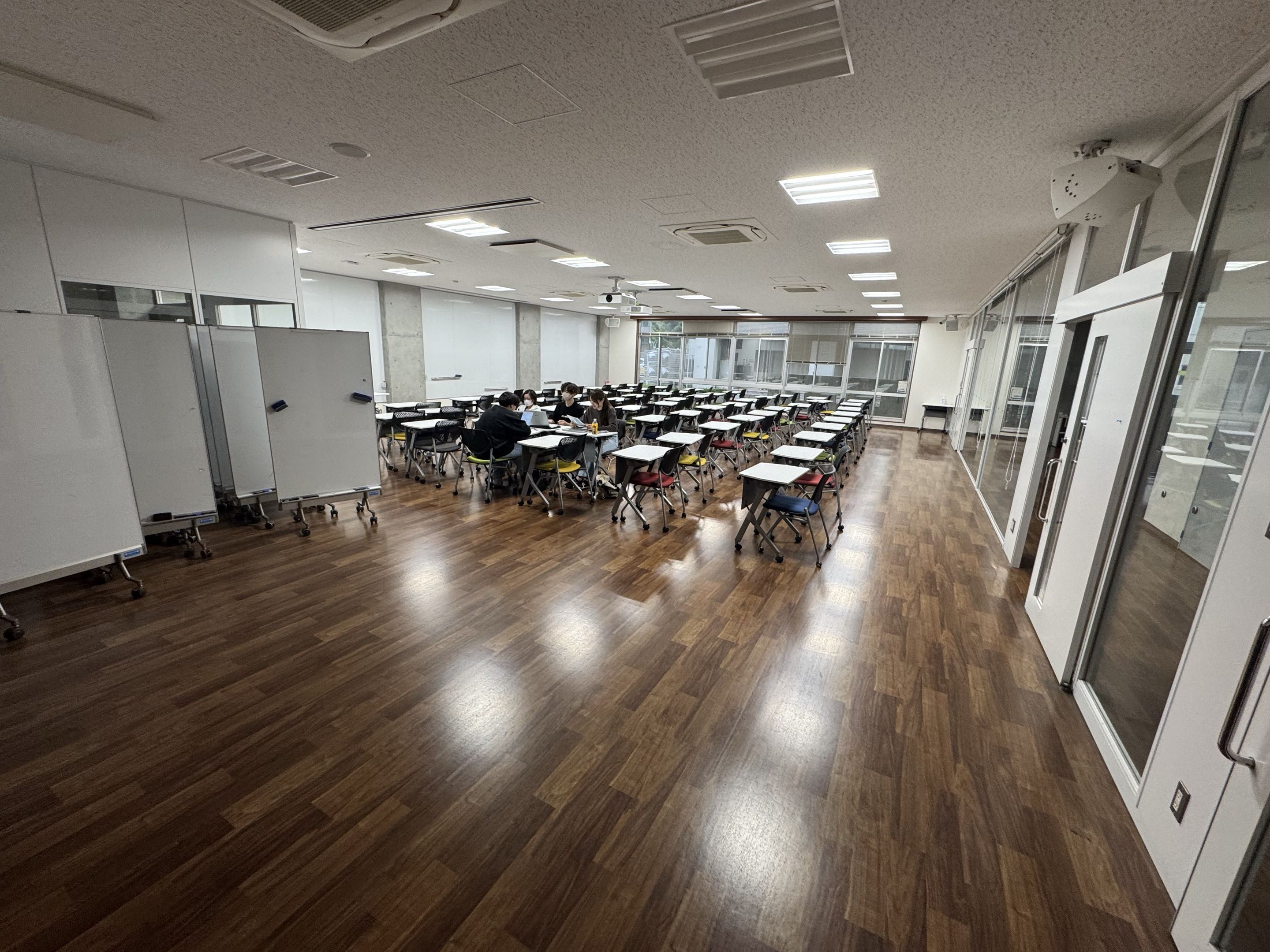 会場